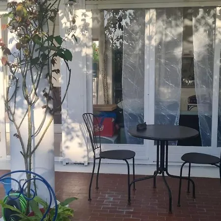 Appartement Proche De La Avec Jardin Louvieres (Calvados)