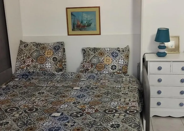 Proche De La Avec Jardin Louvieres (Calvados)